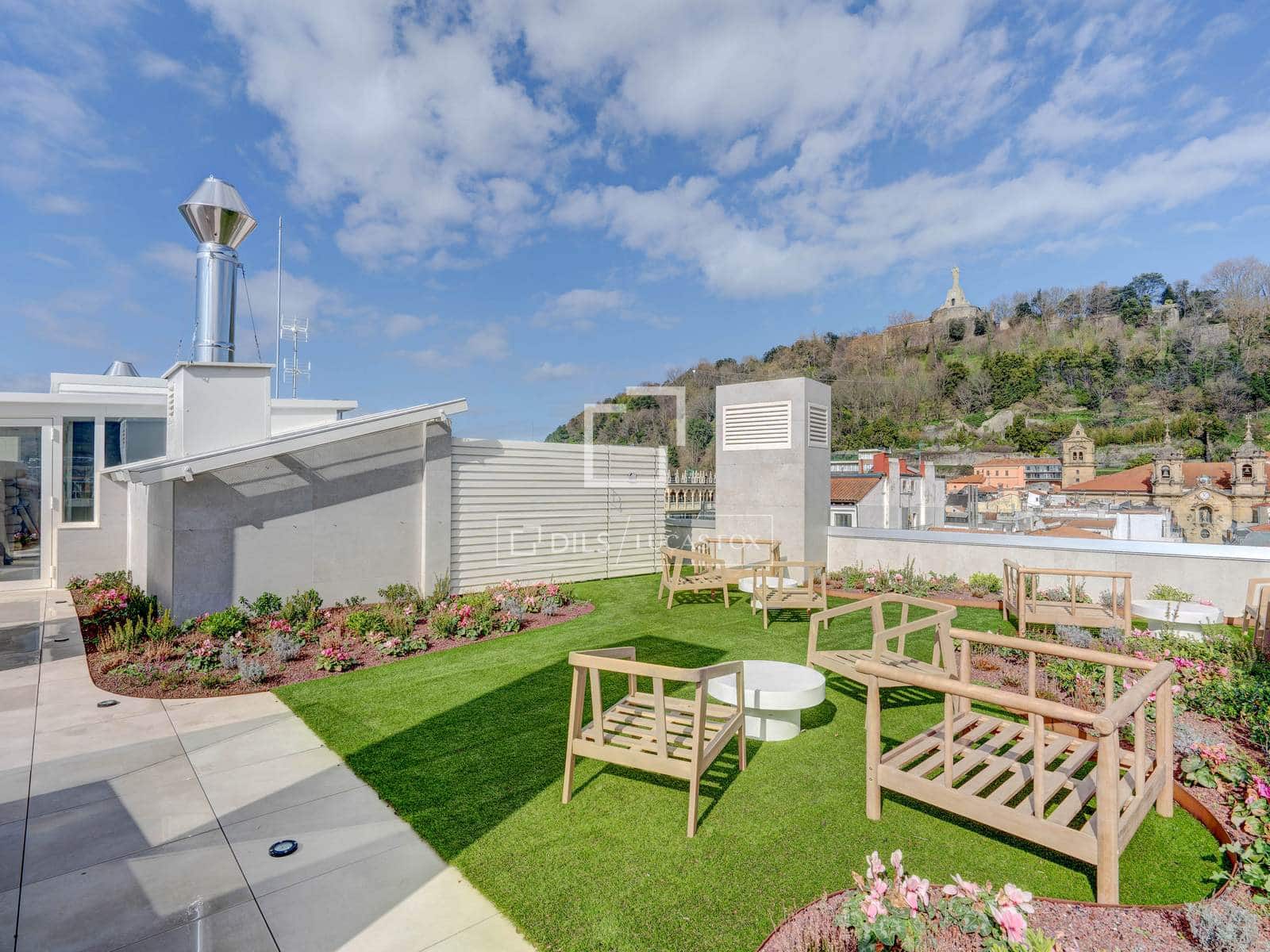 2 bedroom Apartment for sale in Donostia-San Sebastian - € 1,080,000 (Ref: 9691616)