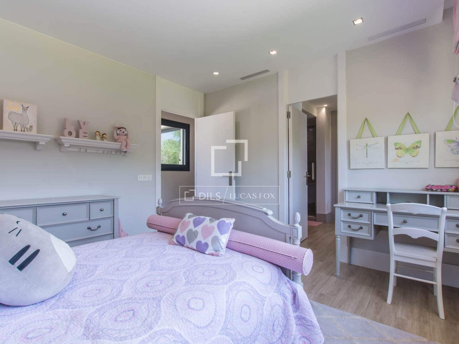 7 soverom Villa til salgs i Pozuelo de Alarcon med svømmebasseng garasje - € 5 900 000 (Ref: 9691618)