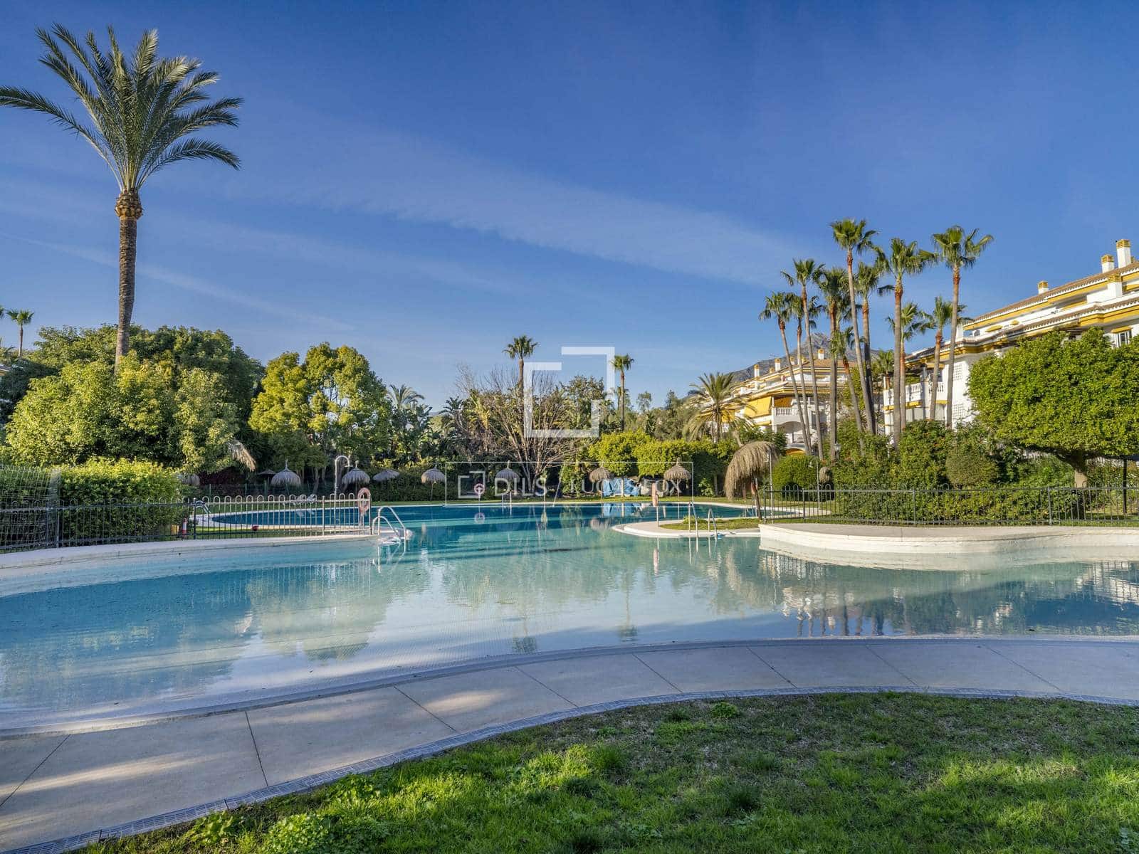 2 soveværelse Lejlighed til salg i Marbella med swimmingpool garage - € 430.000 (Ref: 9694034)