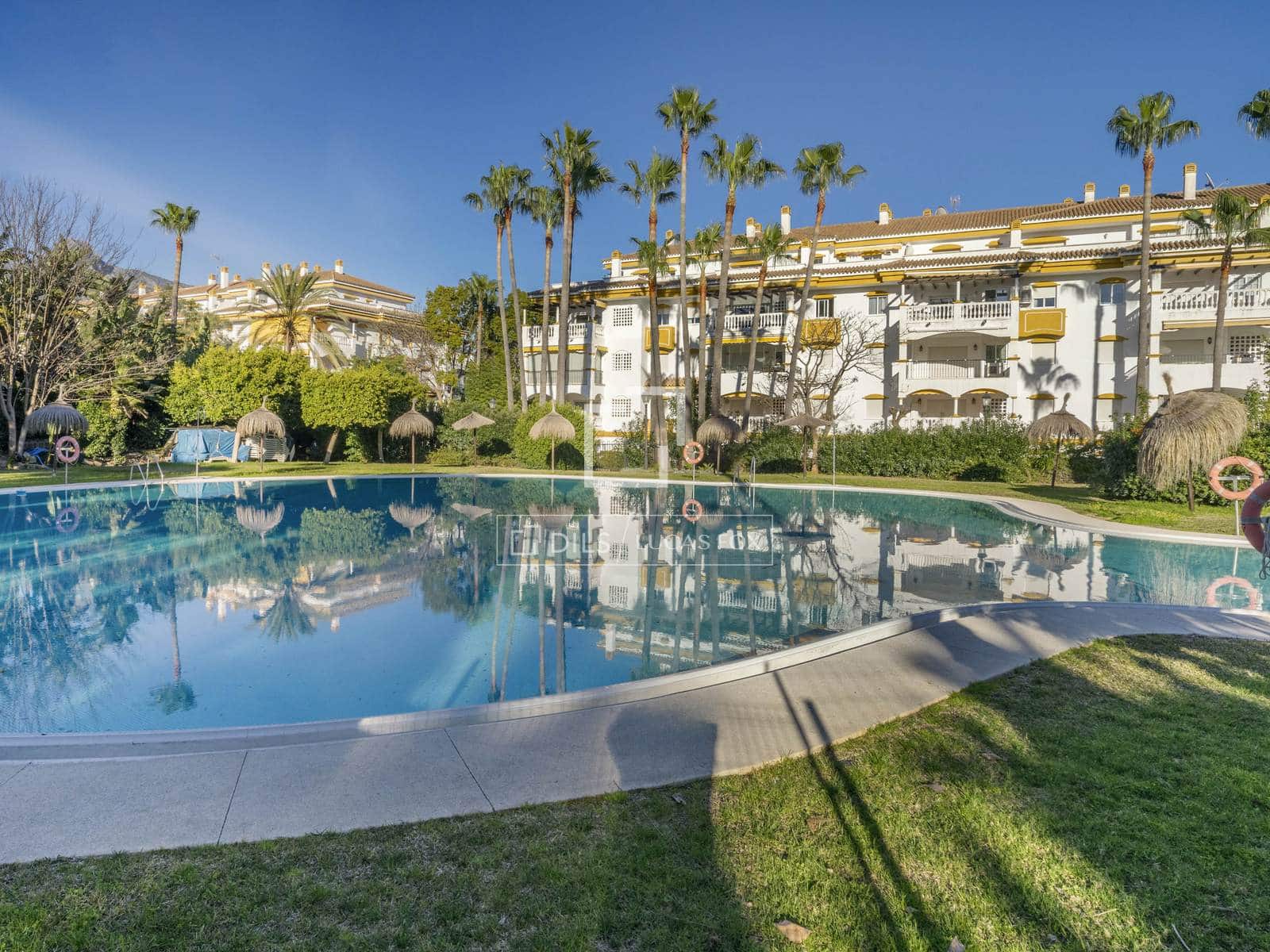 2 soveværelse Lejlighed til salg i Marbella med swimmingpool garage - € 430.000 (Ref: 9694034)