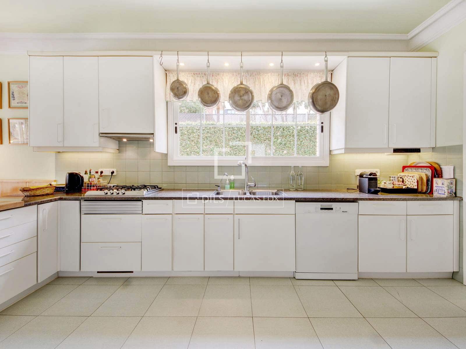 6 bedroom Villa for sale in Sant Just Desvern with garage - € 1,700,000 (Ref: 9694174)