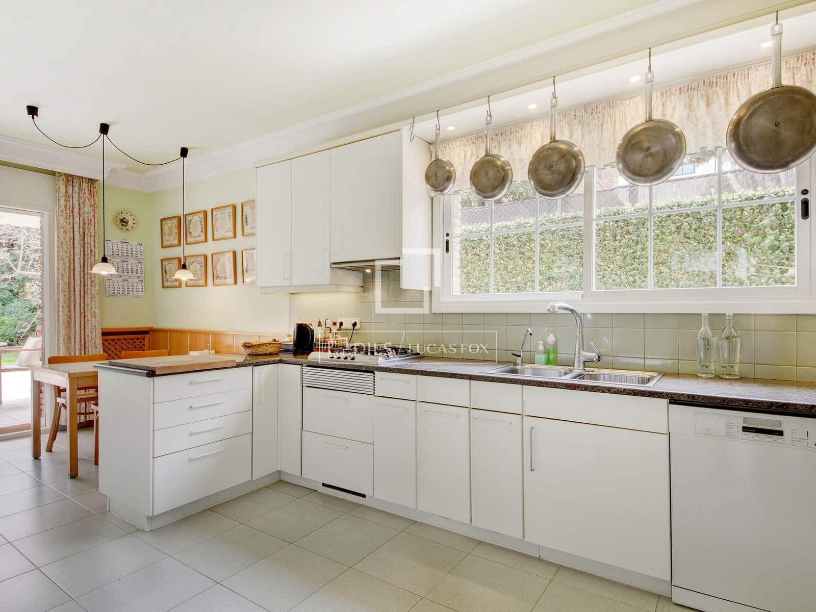 6 bedroom Villa for sale in Sant Just Desvern with garage - € 1,700,000 (Ref: 9694174)