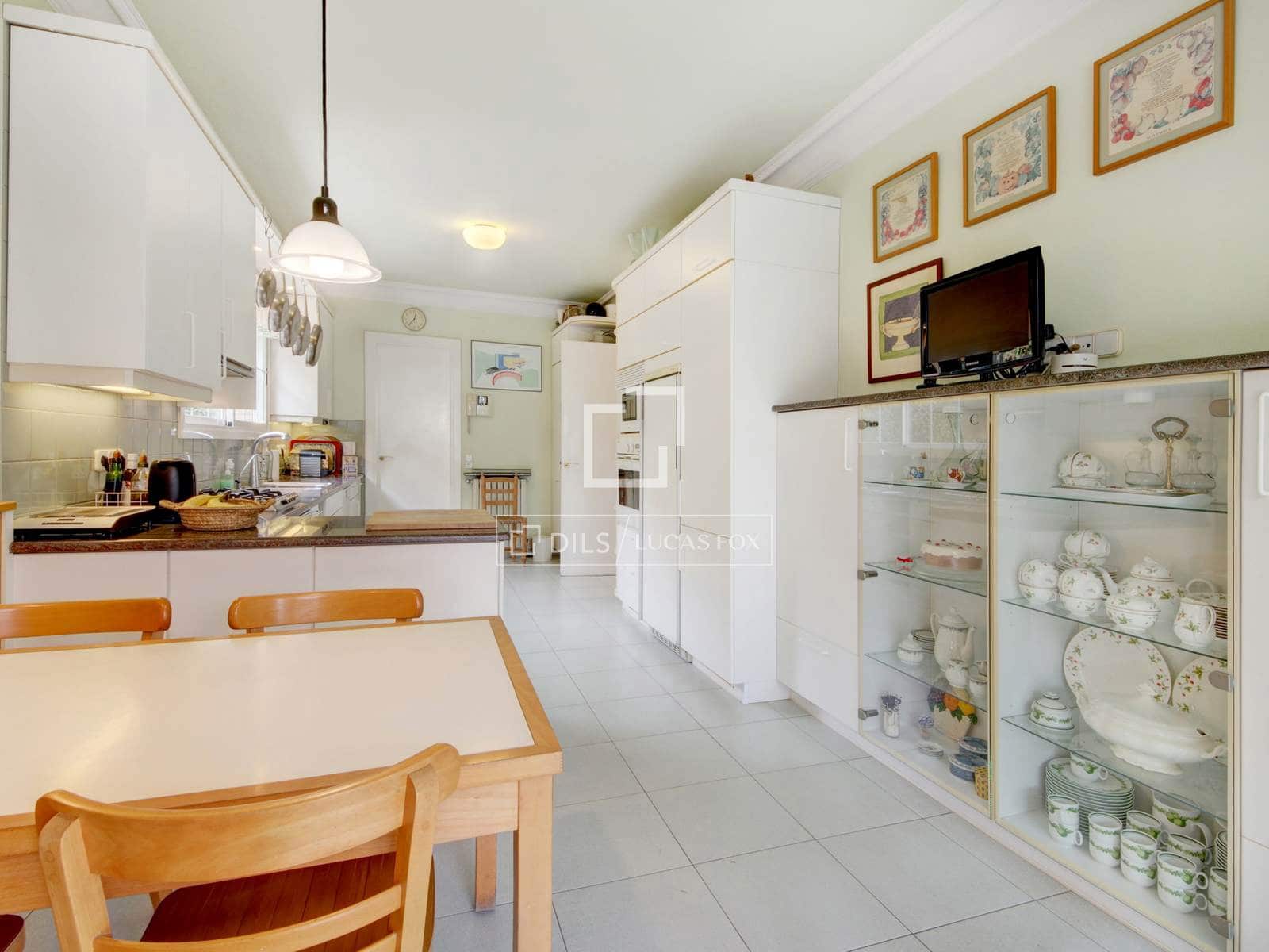 6 bedroom Villa for sale in Sant Just Desvern with garage - € 1,700,000 (Ref: 9694174)