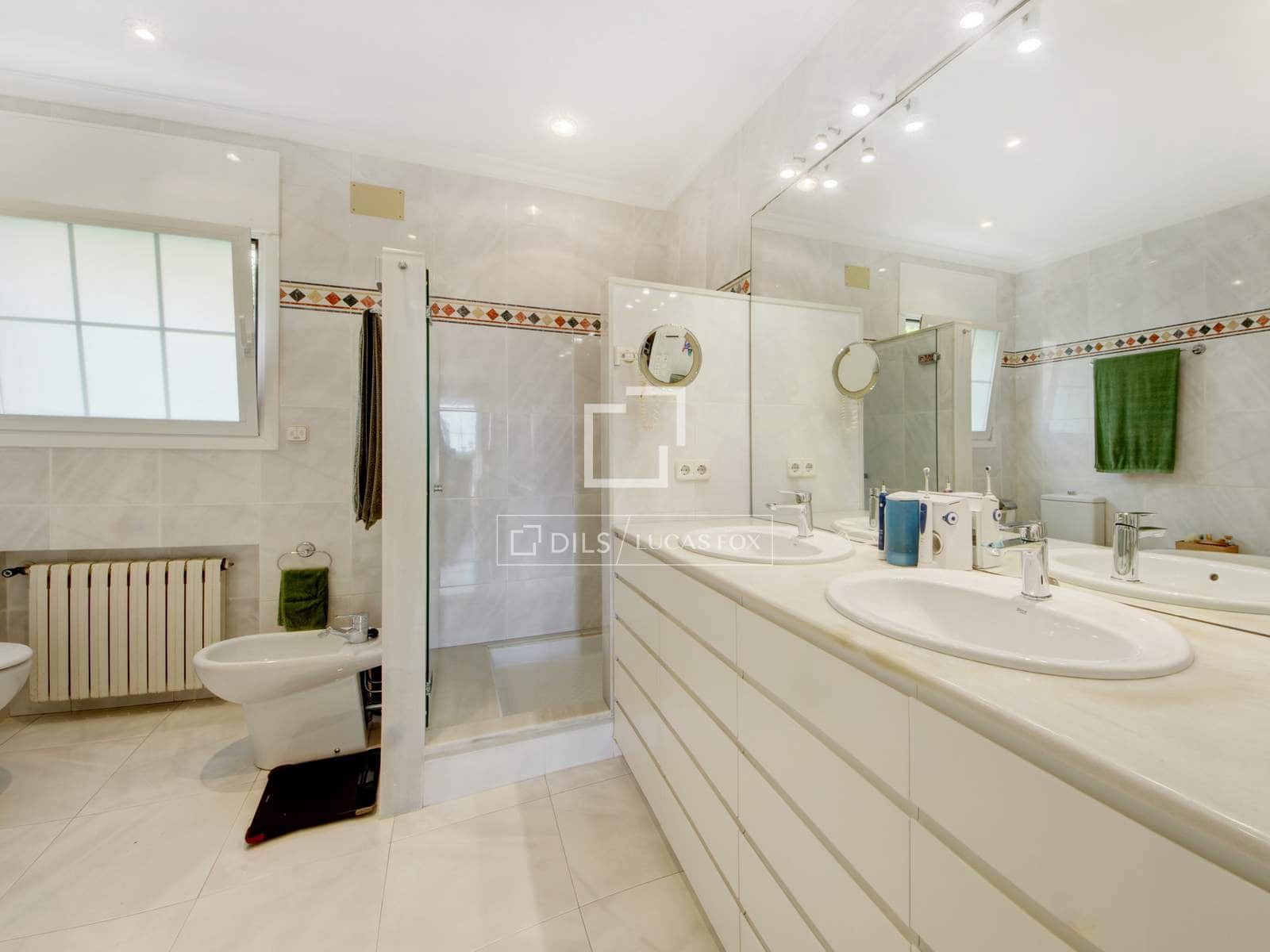 6 bedroom Villa for sale in Sant Just Desvern with garage - € 1,700,000 (Ref: 9694174)