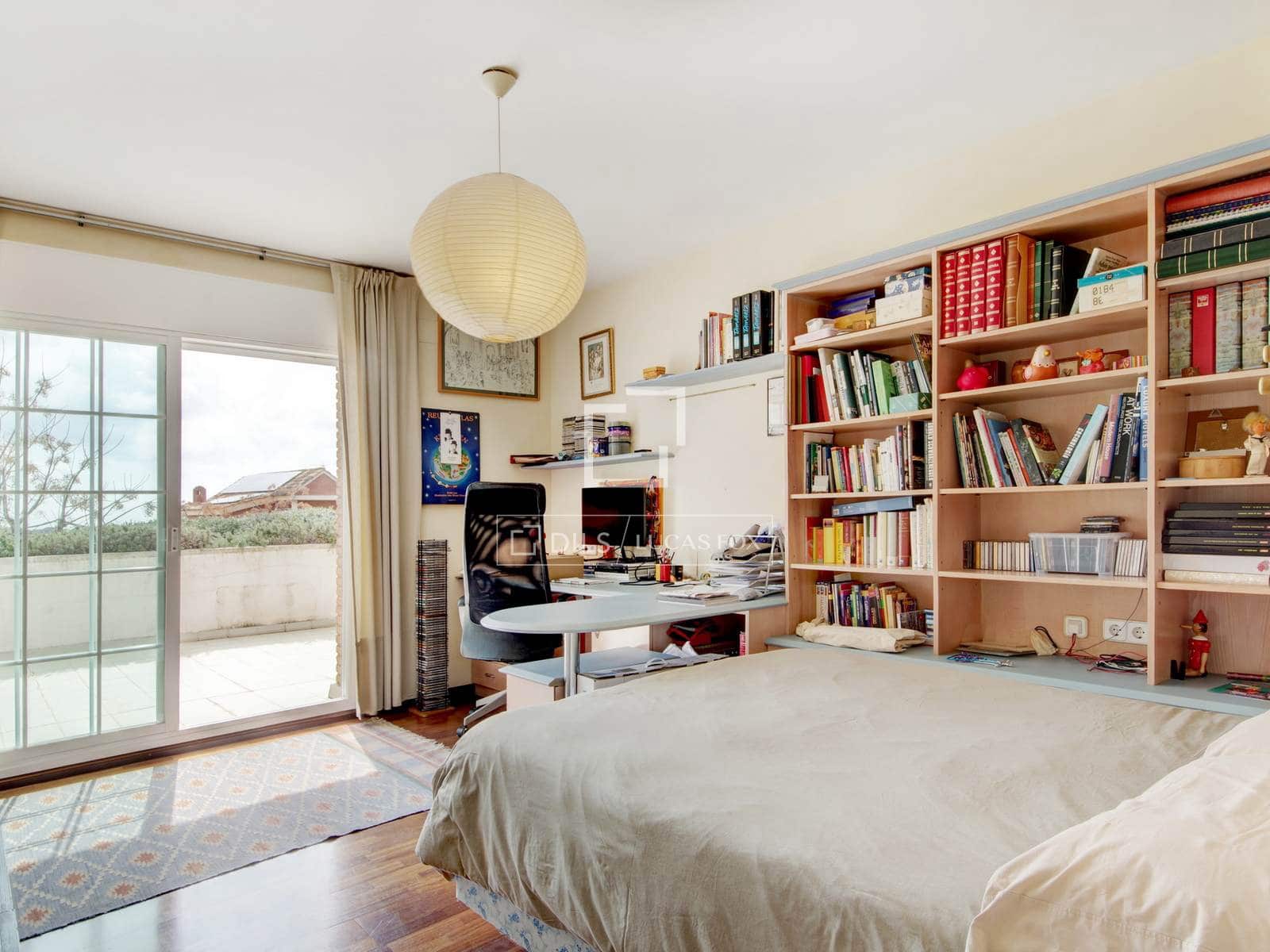 6 bedroom Villa for sale in Sant Just Desvern with garage - € 1,700,000 (Ref: 9694174)