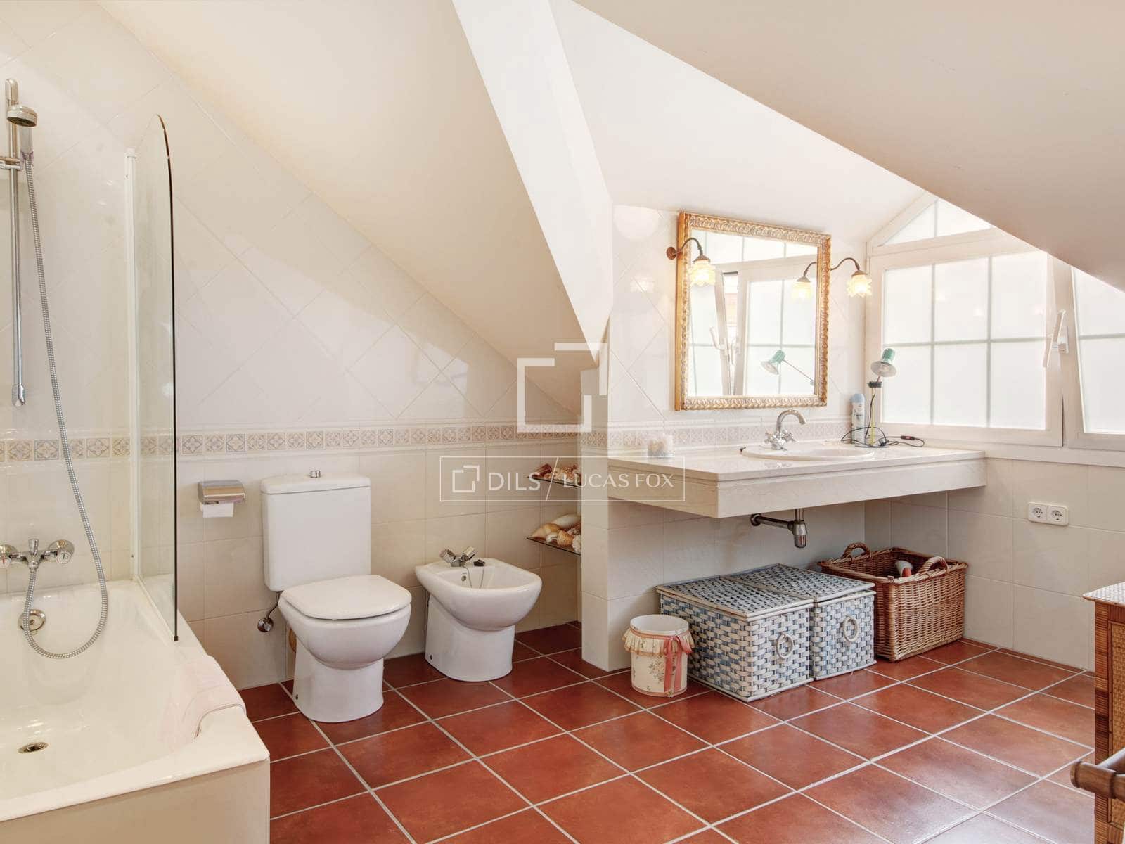 6 bedroom Villa for sale in Sant Just Desvern with garage - € 1,700,000 (Ref: 9694174)