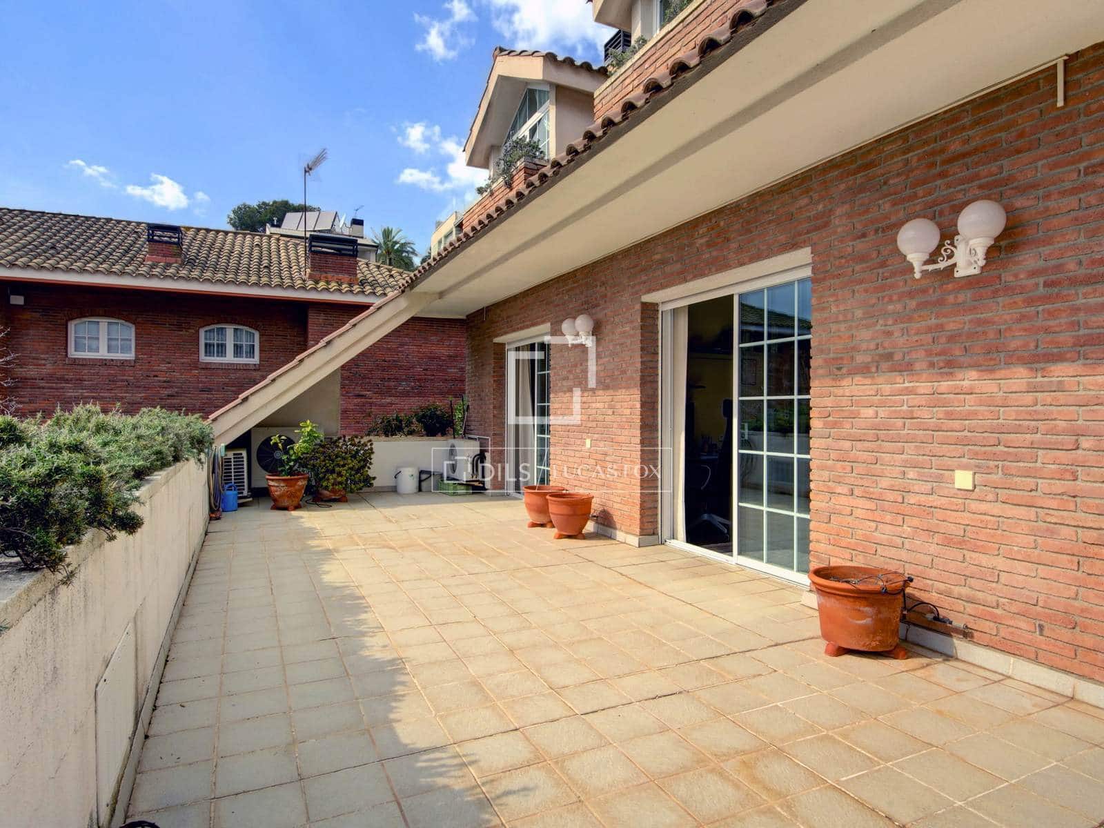 6 bedroom Villa for sale in Sant Just Desvern with garage - € 1,700,000 (Ref: 9694174)