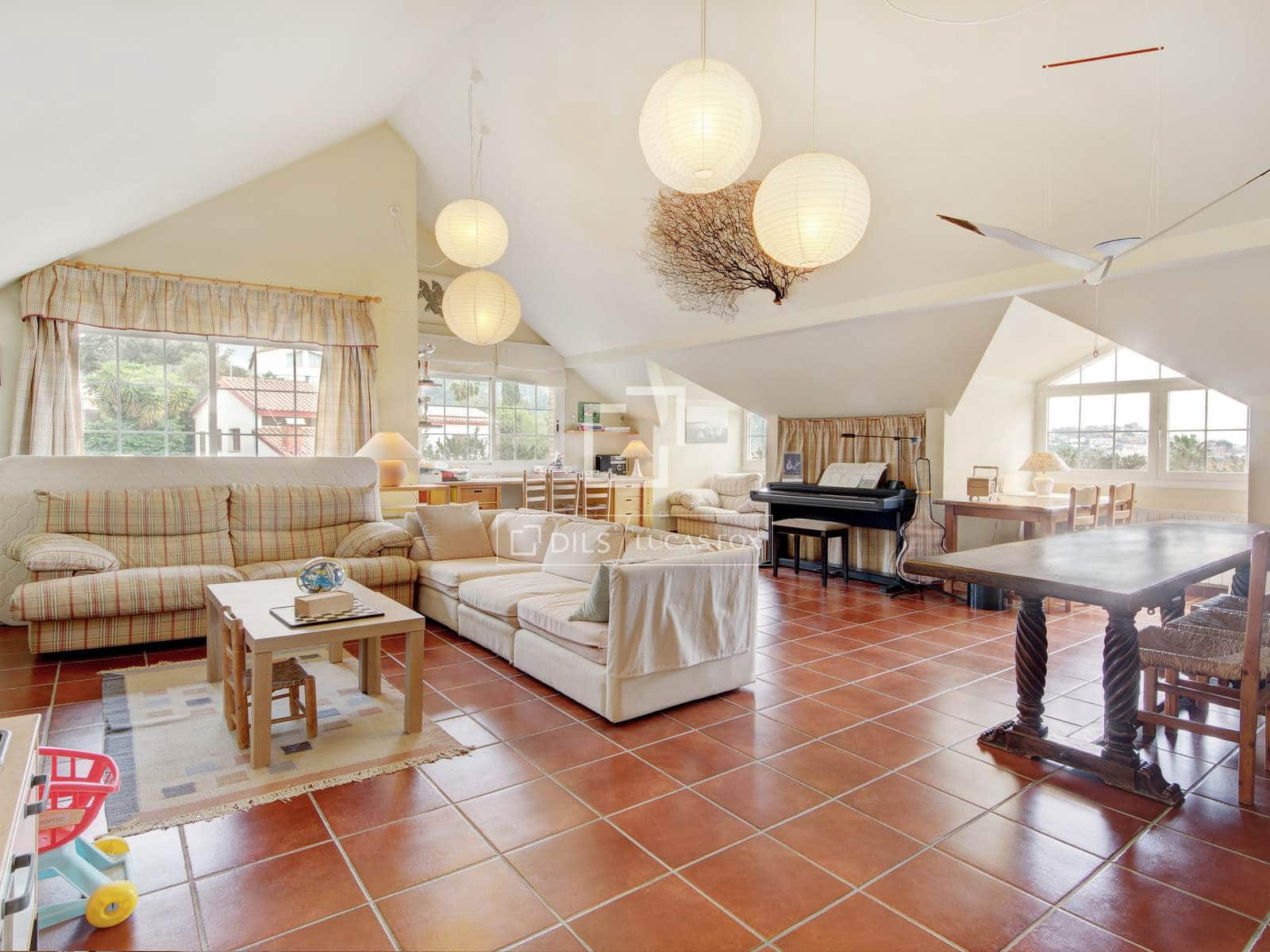 6 bedroom Villa for sale in Sant Just Desvern with garage - € 1,700,000 (Ref: 9694174)