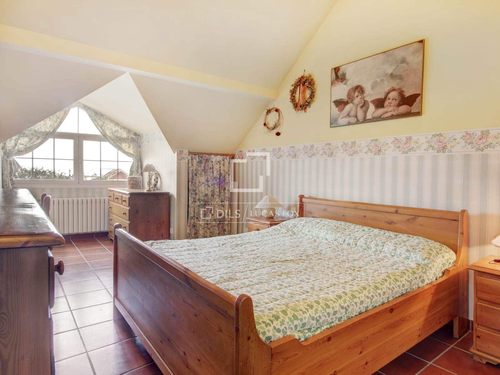 6 bedroom Villa for sale in Sant Just Desvern with garage - € 1,700,000 (Ref: 9694174)