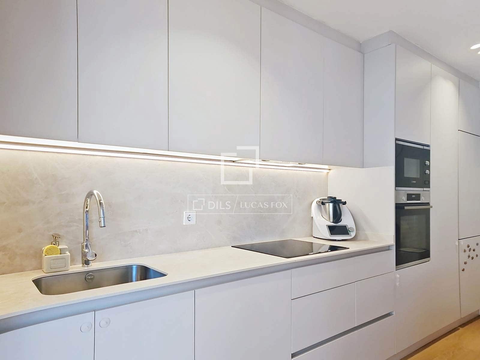 4 makuuhuone Huvila myytävänä paikassa Vilanova i la Geltru mukana uima-altaan 
autotalli - 519 000 € (Ref: 9694530)