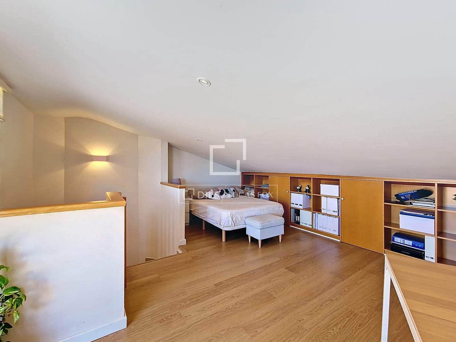 4 makuuhuone Huvila myytävänä paikassa Vilanova i la Geltru mukana uima-altaan 
autotalli - 519 000 € (Ref: 9694530)