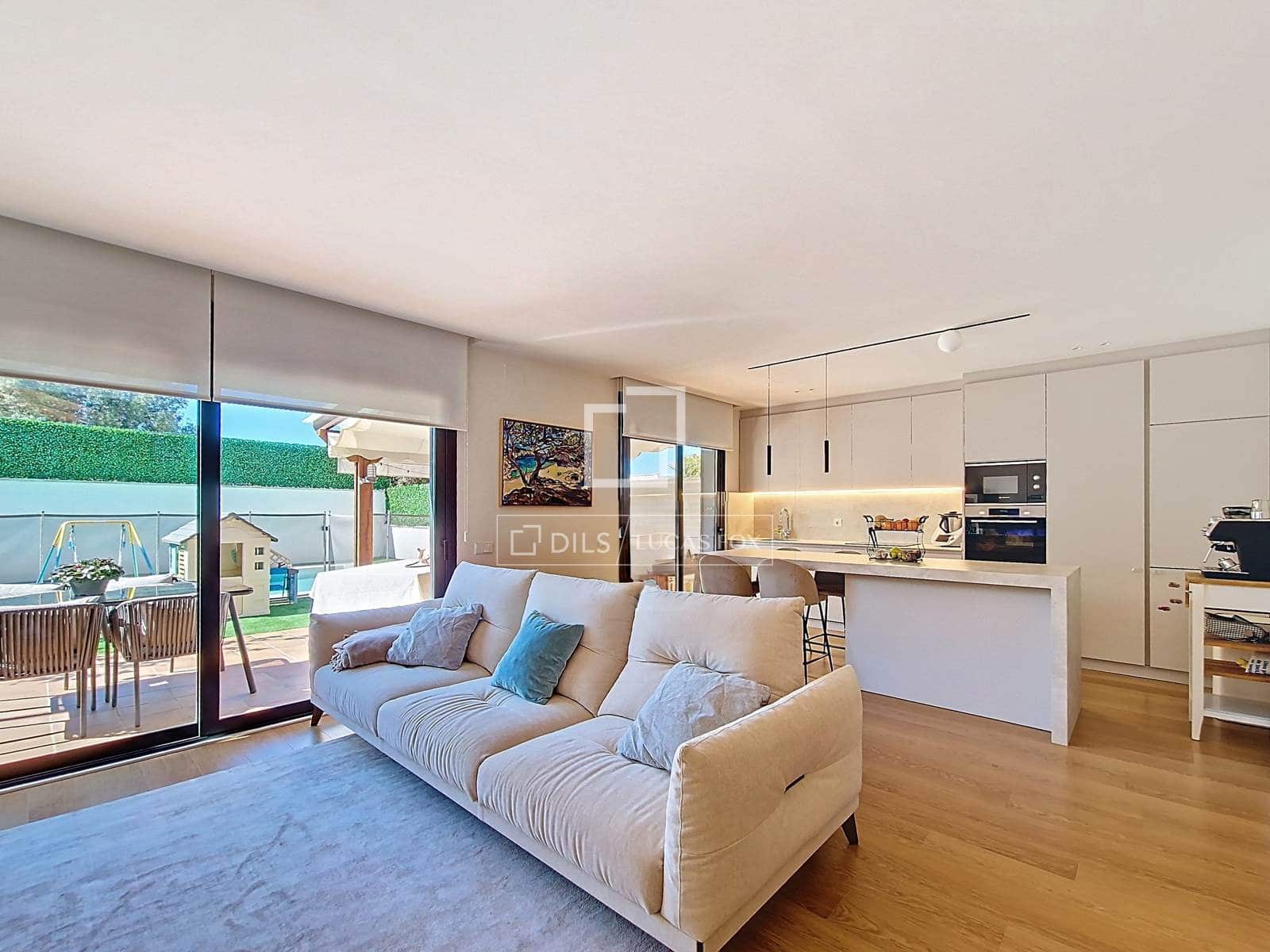 4 makuuhuone Huvila myytävänä paikassa Vilanova i la Geltru mukana uima-altaan 
autotalli - 519 000 € (Ref: 9694530)