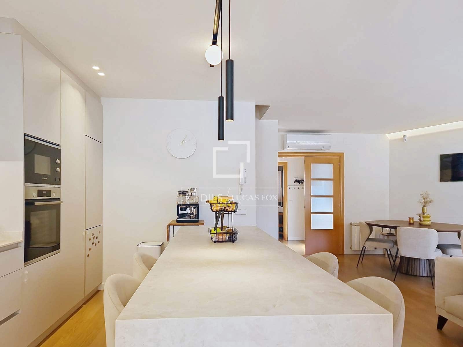 4 makuuhuone Huvila myytävänä paikassa Vilanova i la Geltru mukana uima-altaan 
autotalli - 519 000 € (Ref: 9694530)