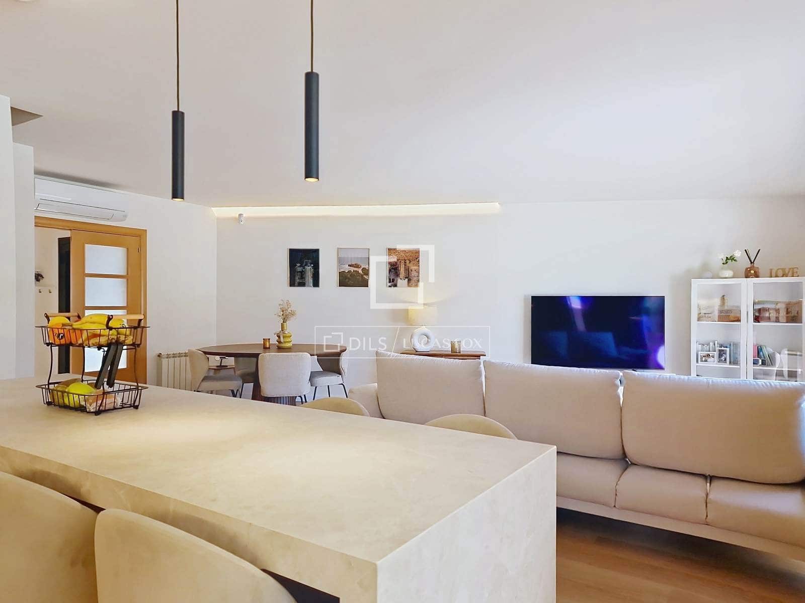 4 makuuhuone Huvila myytävänä paikassa Vilanova i la Geltru mukana uima-altaan 
autotalli - 519 000 € (Ref: 9694530)