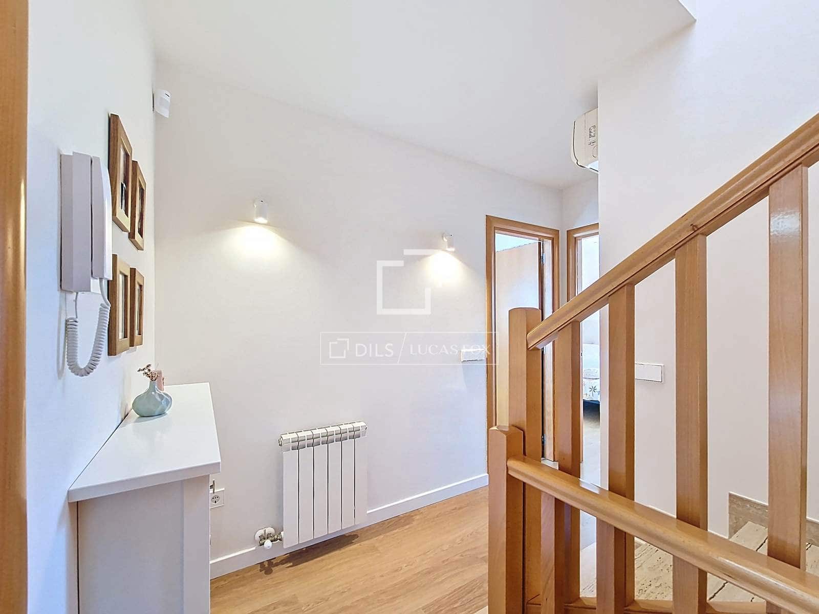 4 makuuhuone Huvila myytävänä paikassa Vilanova i la Geltru mukana uima-altaan 
autotalli - 519 000 € (Ref: 9694530)