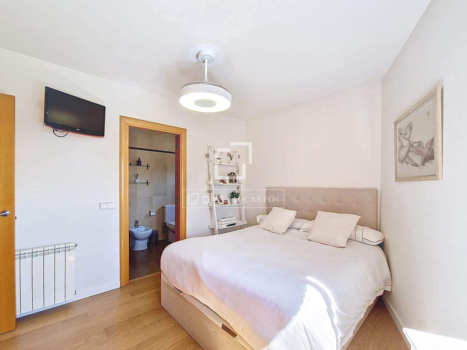 4 makuuhuone Huvila myytävänä paikassa Vilanova i la Geltru mukana uima-altaan 
autotalli - 519 000 € (Ref: 9694530)