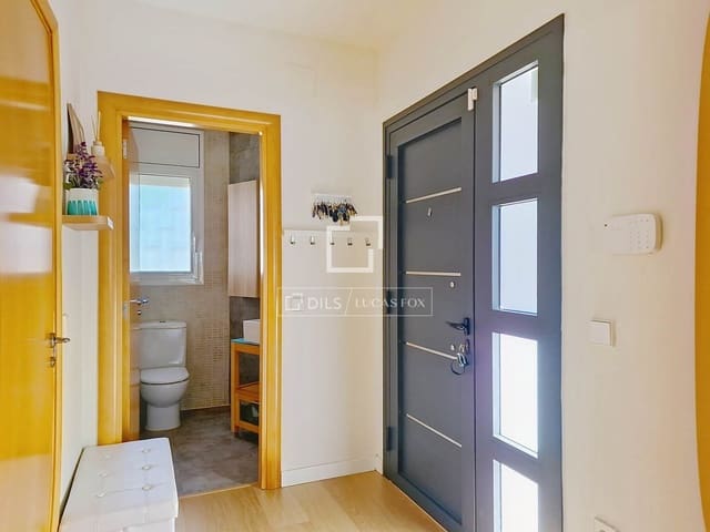 4 makuuhuone Huvila myytävänä paikassa Vilanova i la Geltrú mukana uima-altaan 
autotalli - 519 000 € (Ref: 9694530)