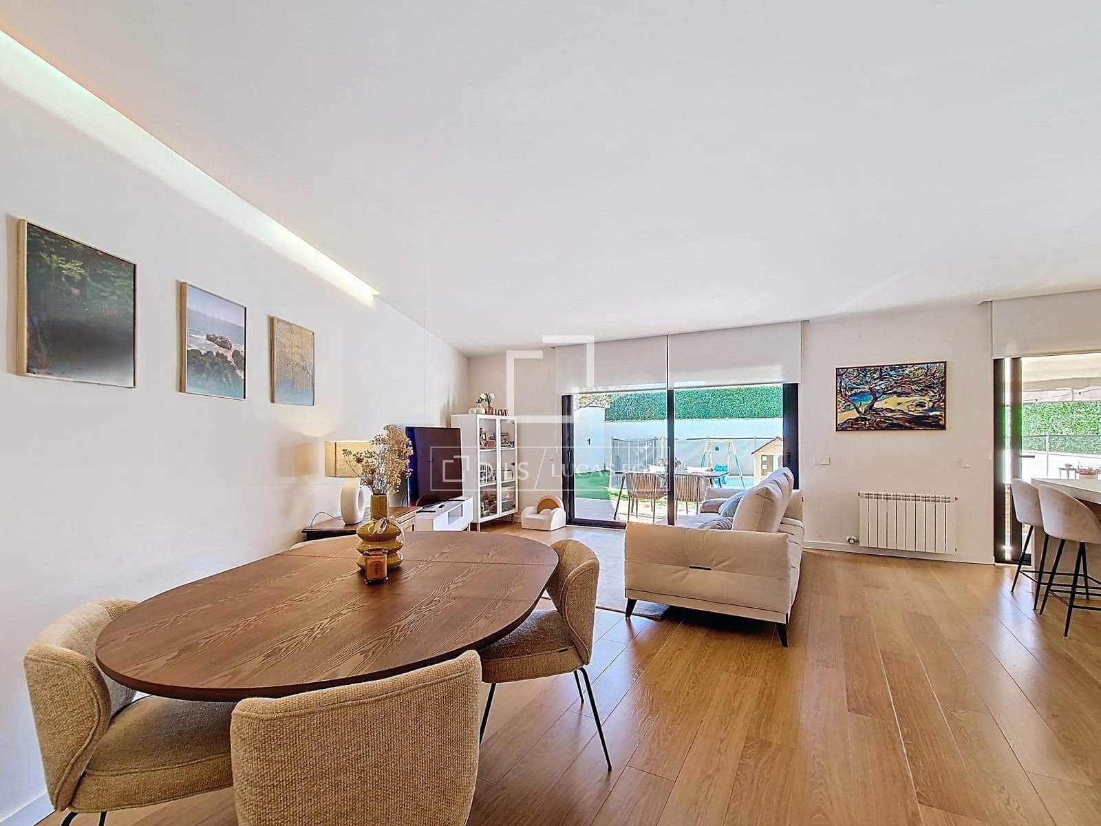 4 makuuhuone Huvila myytävänä paikassa Vilanova i la Geltru mukana uima-altaan 
autotalli - 519 000 € (Ref: 9694530)