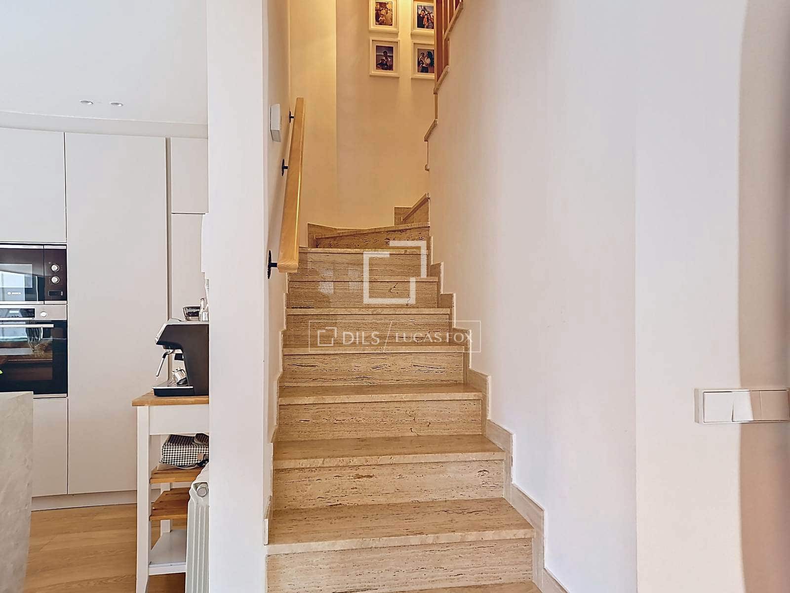 4 makuuhuone Huvila myytävänä paikassa Vilanova i la Geltru mukana uima-altaan 
autotalli - 519 000 € (Ref: 9694530)