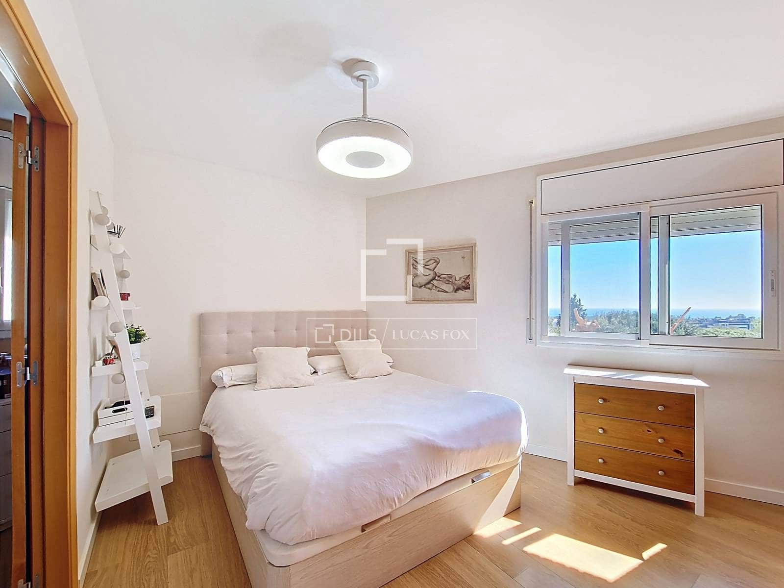 4 makuuhuone Huvila myytävänä paikassa Vilanova i la Geltru mukana uima-altaan 
autotalli - 519 000 € (Ref: 9694530)