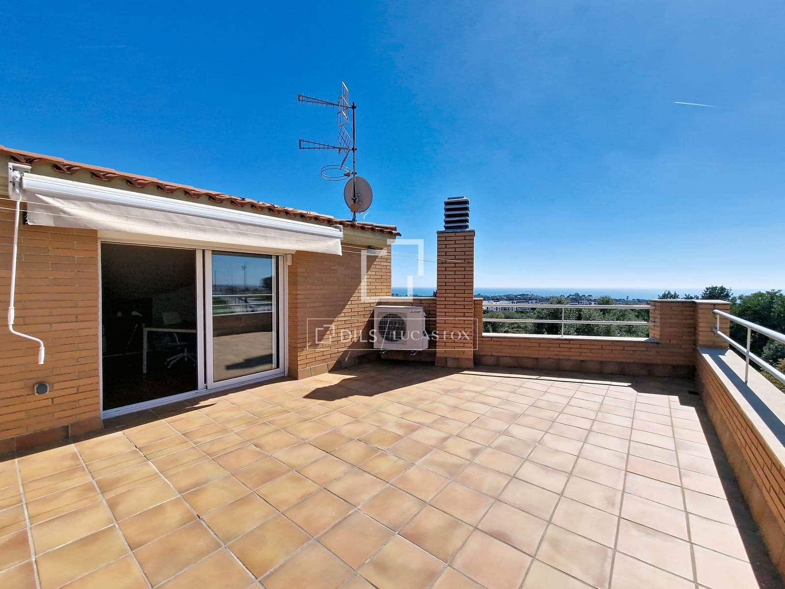 4 makuuhuone Huvila myytävänä paikassa Vilanova i la Geltru mukana uima-altaan 
autotalli - 519 000 € (Ref: 9694530)