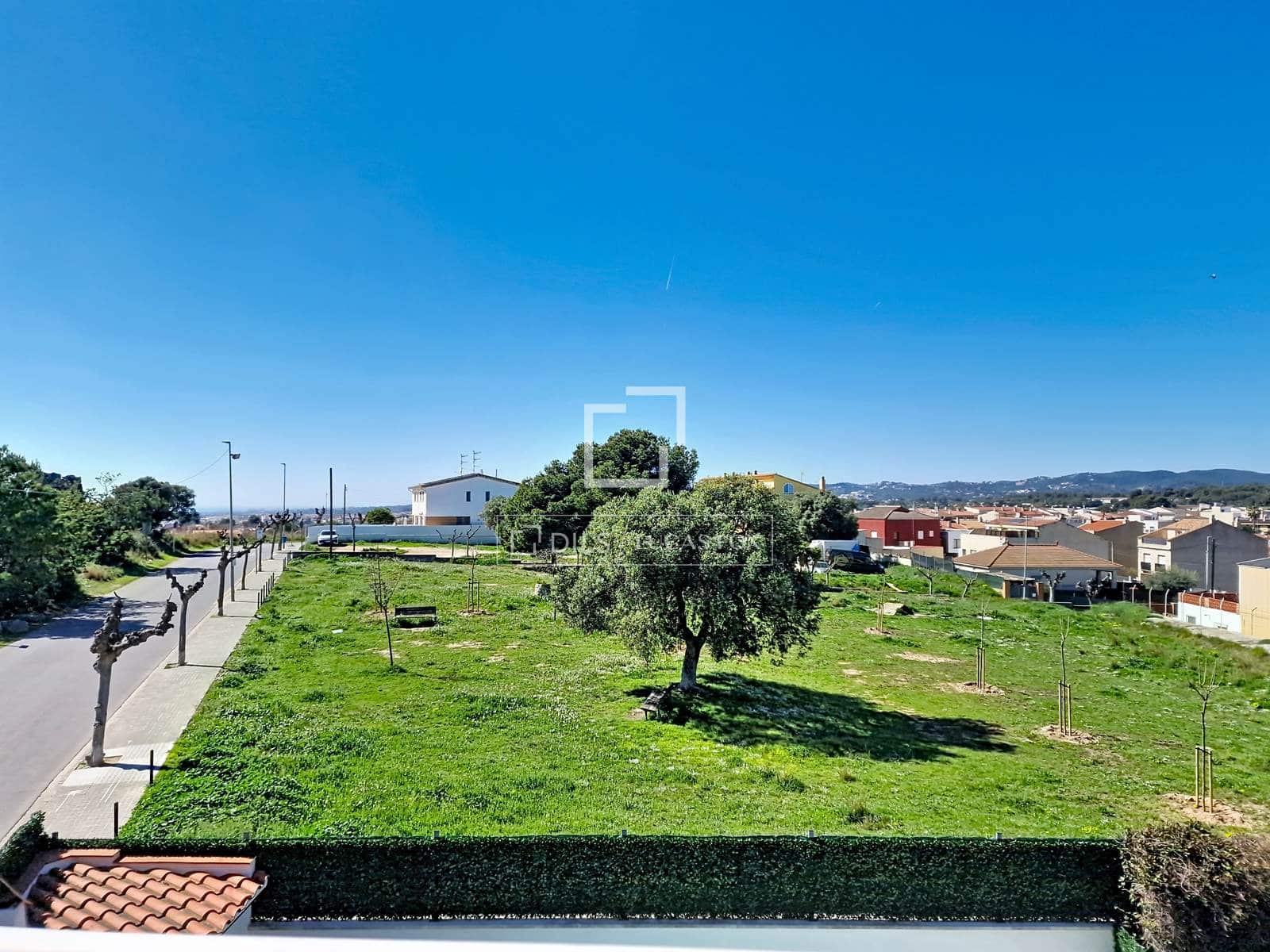 4 makuuhuone Huvila myytävänä paikassa Vilanova i la Geltru mukana uima-altaan 
autotalli - 519 000 € (Ref: 9694530)