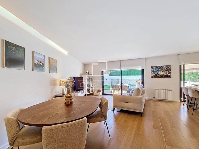 4 makuuhuone Huvila myytävänä paikassa Vilanova i la Geltrú mukana uima-altaan 
autotalli - 519 000 € (Ref: 9694530)