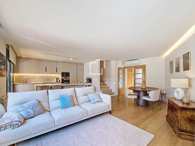 4 makuuhuone Huvila myytävänä paikassa Vilanova i la Geltrú mukana uima-altaan 
autotalli - 519 000 € (Ref: 9694530)