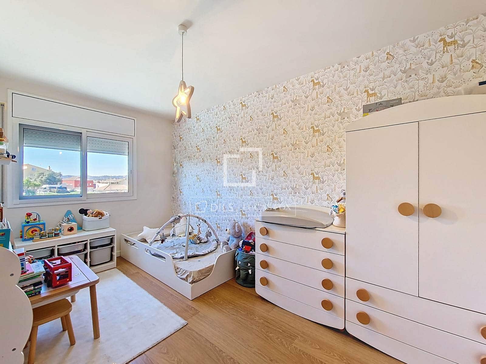 4 makuuhuone Huvila myytävänä paikassa Vilanova i la Geltru mukana uima-altaan 
autotalli - 519 000 € (Ref: 9694530)