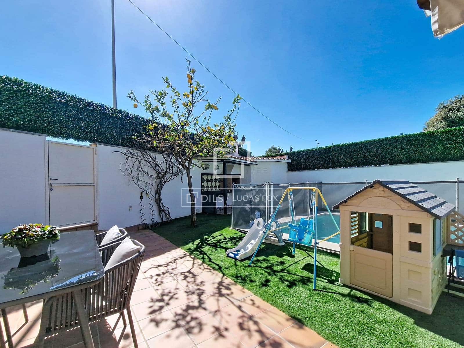 4 makuuhuone Huvila myytävänä paikassa Vilanova i la Geltru mukana uima-altaan 
autotalli - 519 000 € (Ref: 9694530)