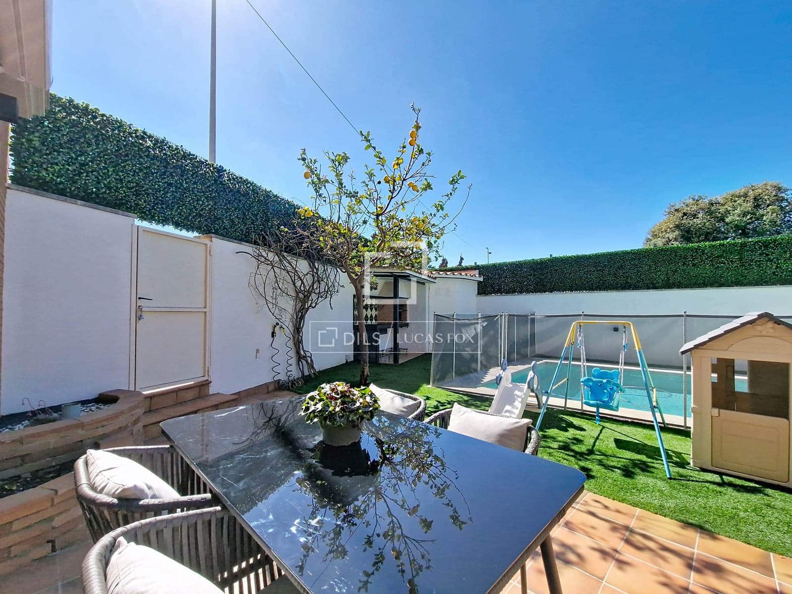 4 makuuhuone Huvila myytävänä paikassa Vilanova i la Geltru mukana uima-altaan 
autotalli - 519 000 € (Ref: 9694530)