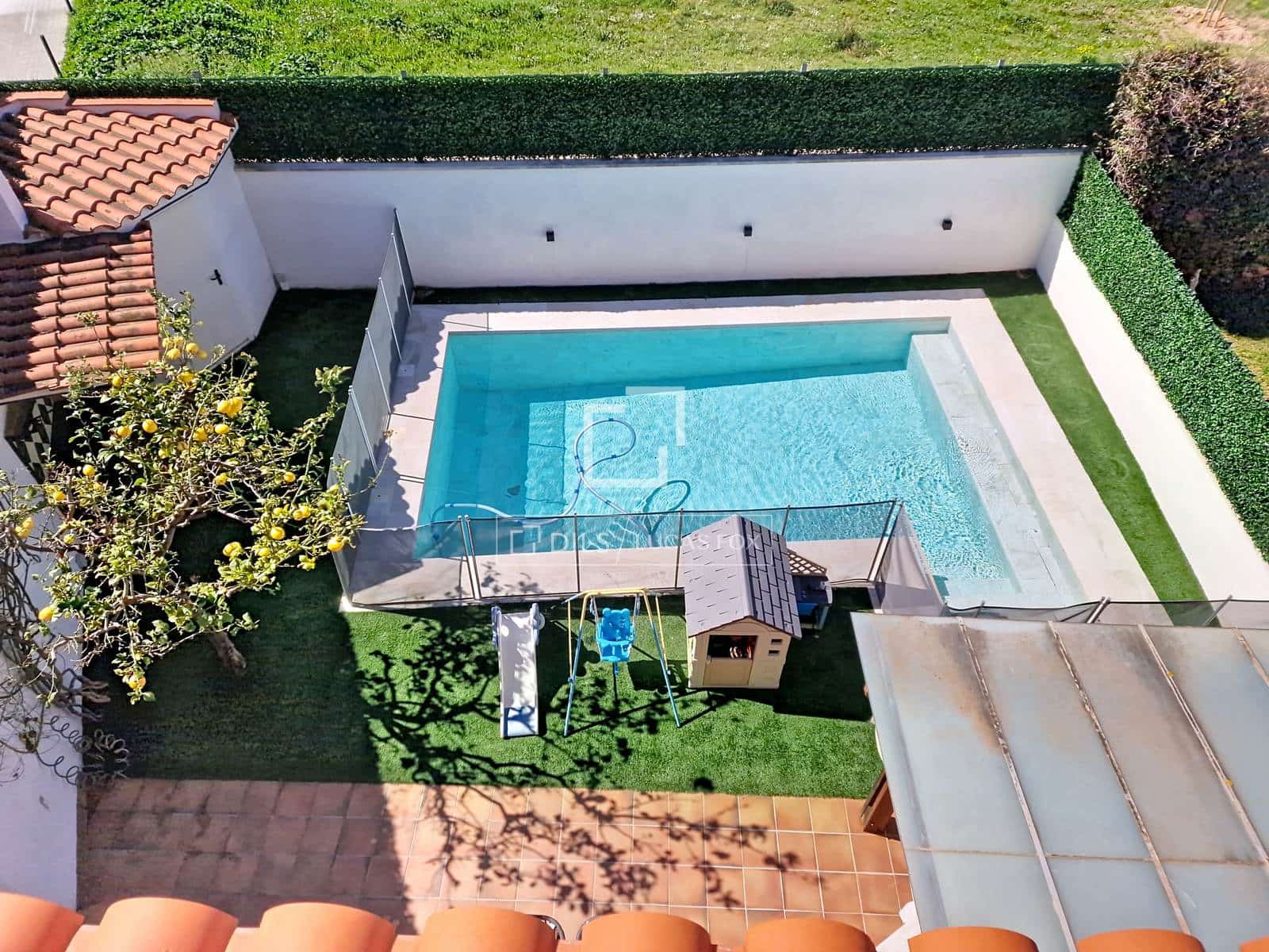 4 makuuhuone Huvila myytävänä paikassa Vilanova i la Geltru mukana uima-altaan 
autotalli - 519 000 € (Ref: 9694530)