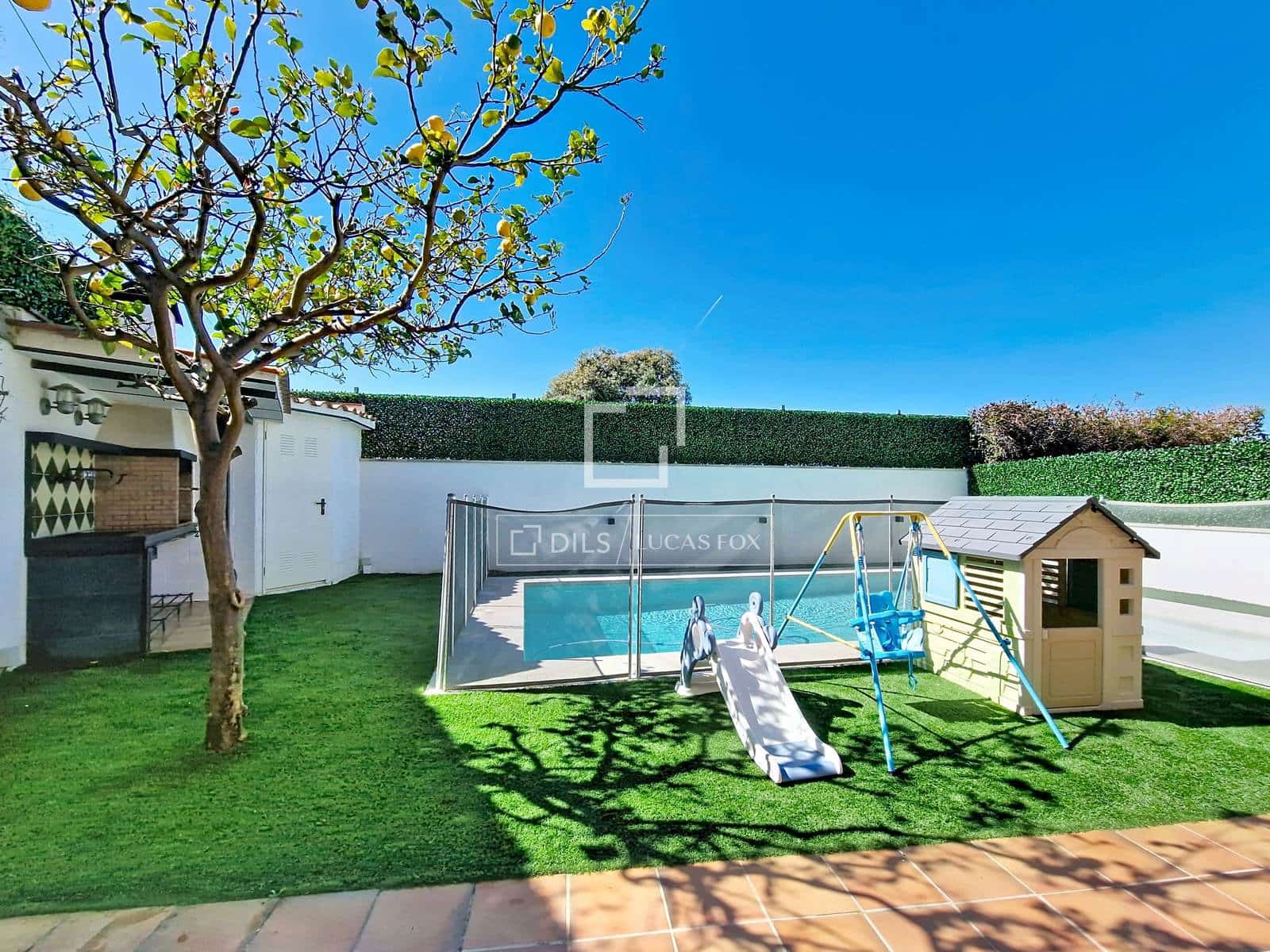 4 makuuhuone Huvila myytävänä paikassa Vilanova i la Geltru mukana uima-altaan 
autotalli - 519 000 € (Ref: 9694530)