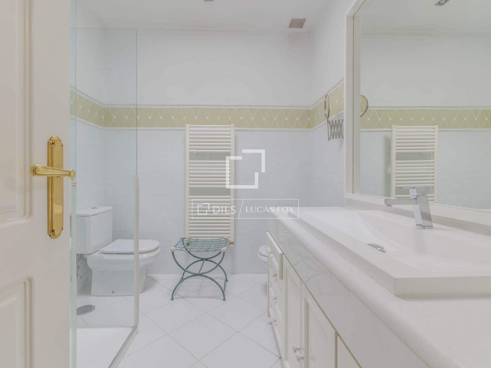 5 bedroom Villa for sale in Madrid city with garage - € 3,700,000 (Ref: 9696626)