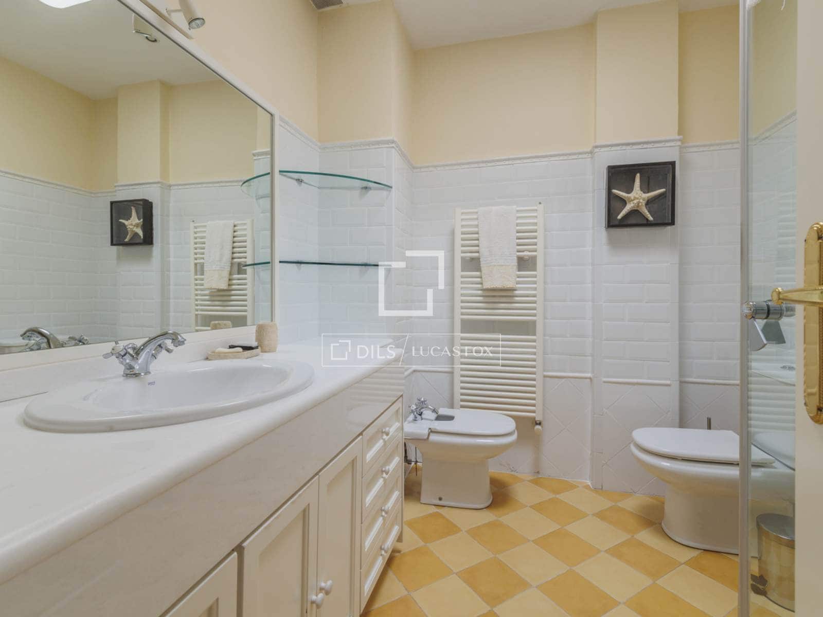 5 bedroom Villa for sale in Madrid city with garage - € 3,700,000 (Ref: 9696626)