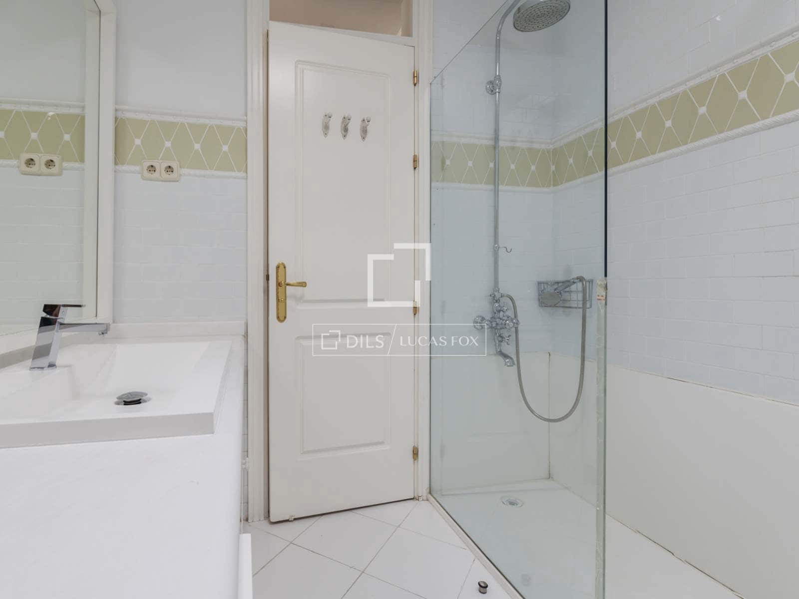 5 bedroom Villa for sale in Madrid city with garage - € 3,700,000 (Ref: 9696626)