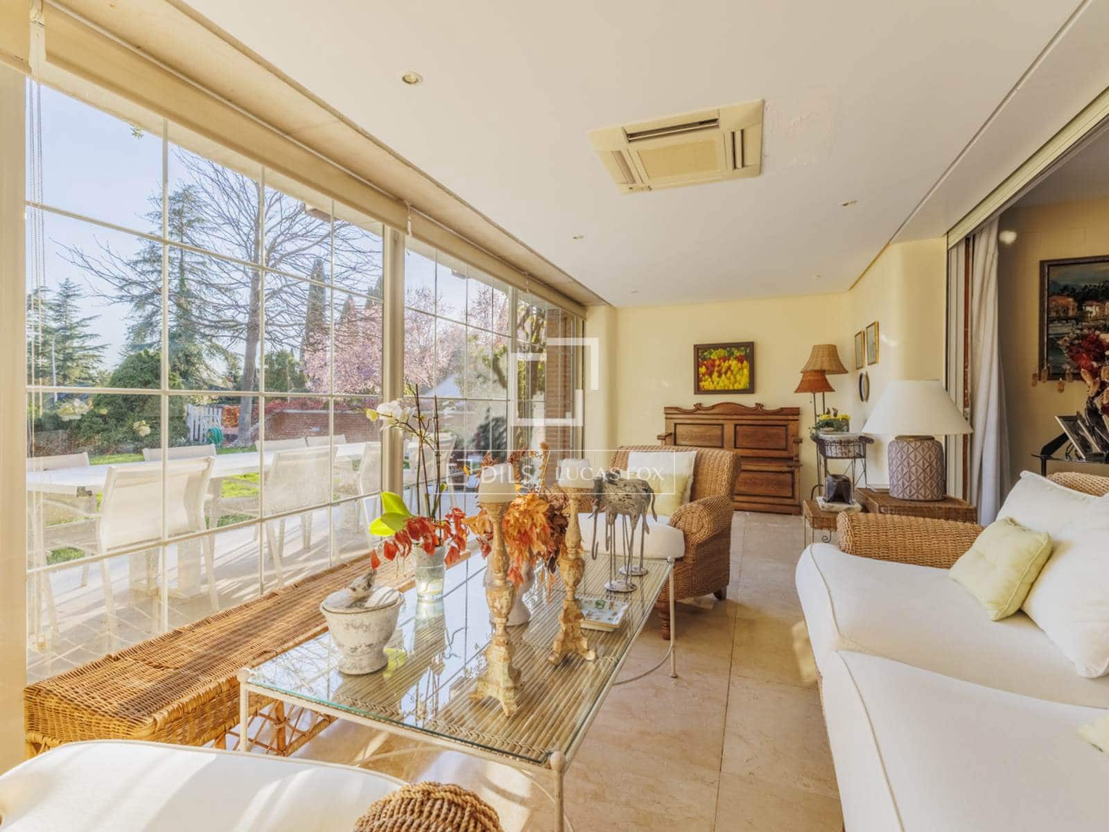 5 bedroom Villa for sale in Madrid city with garage - € 3,700,000 (Ref: 9696626)