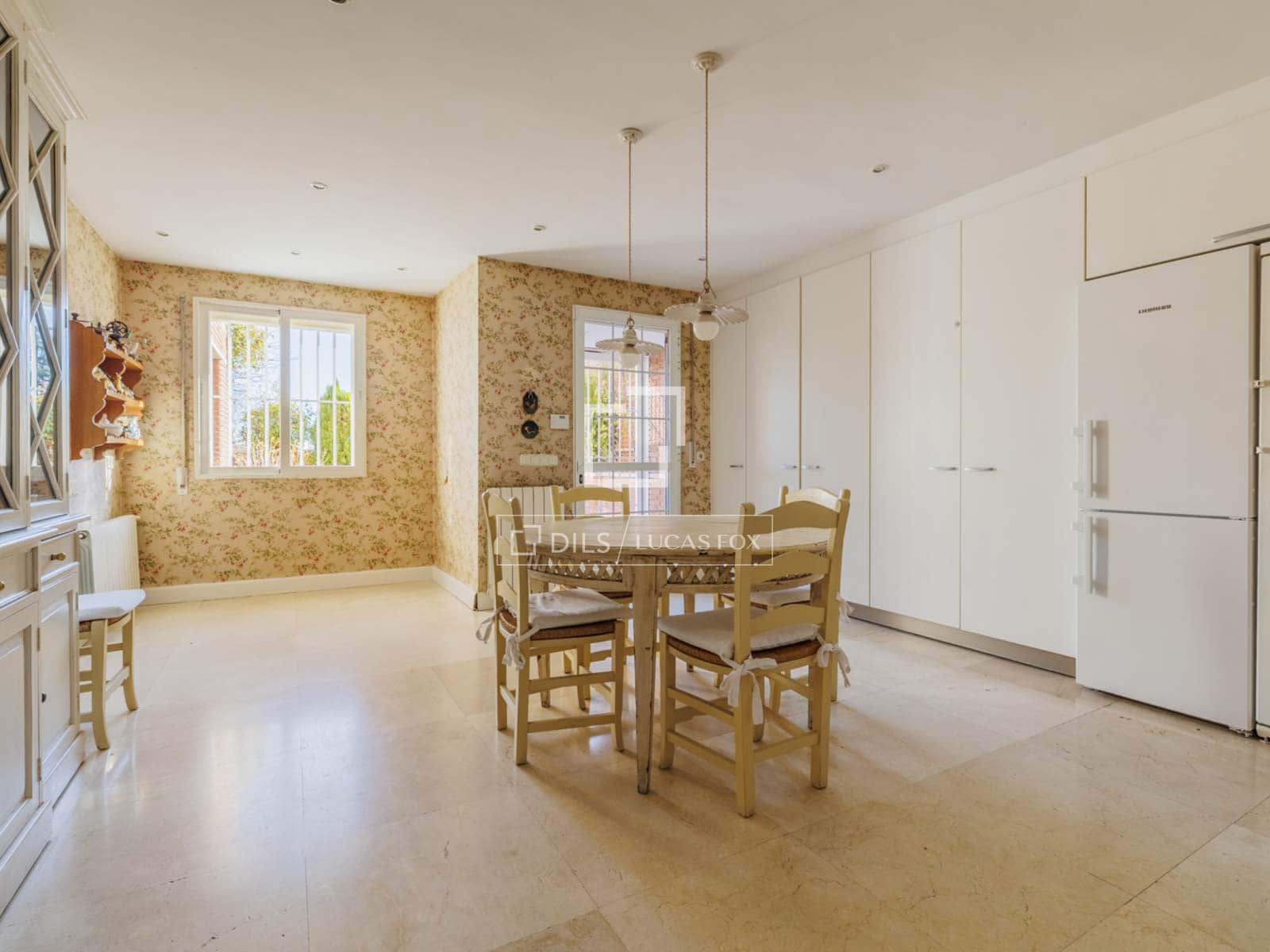 5 bedroom Villa for sale in Madrid city with garage - € 3,700,000 (Ref: 9696626)