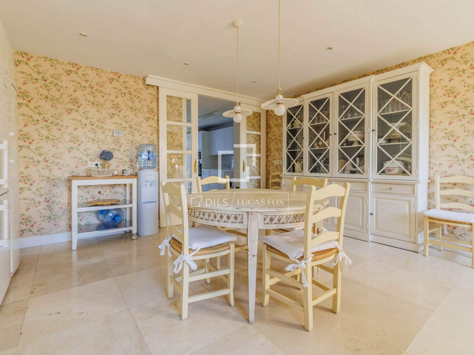 5 bedroom Villa for sale in Madrid city with garage - € 3,700,000 (Ref: 9696626)