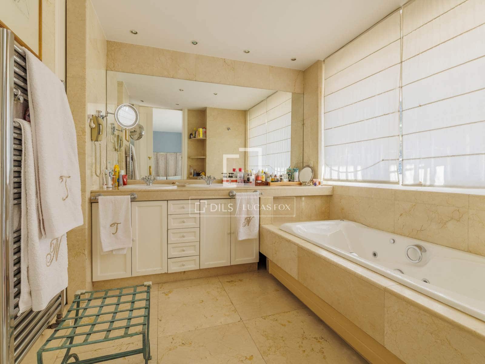 5 bedroom Villa for sale in Madrid city with garage - € 3,700,000 (Ref: 9696626)