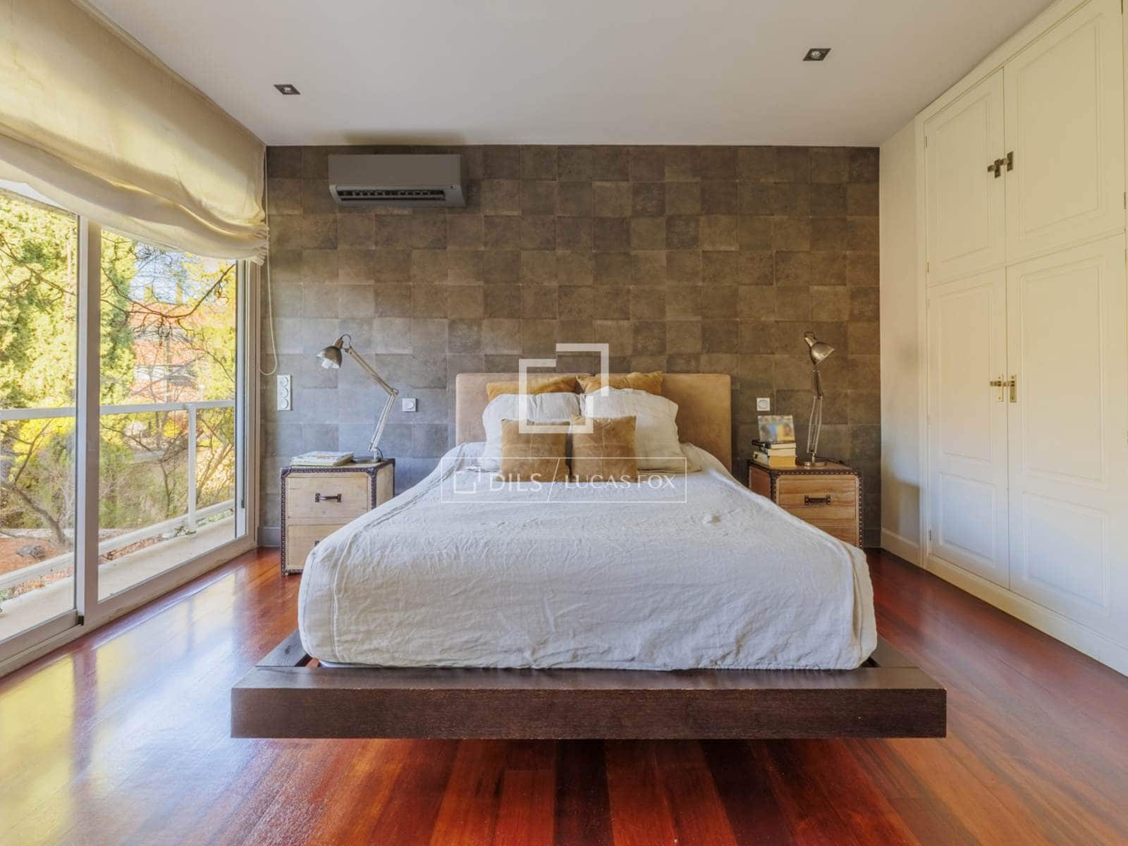 5 bedroom Villa for sale in Madrid city with garage - € 3,700,000 (Ref: 9696626)