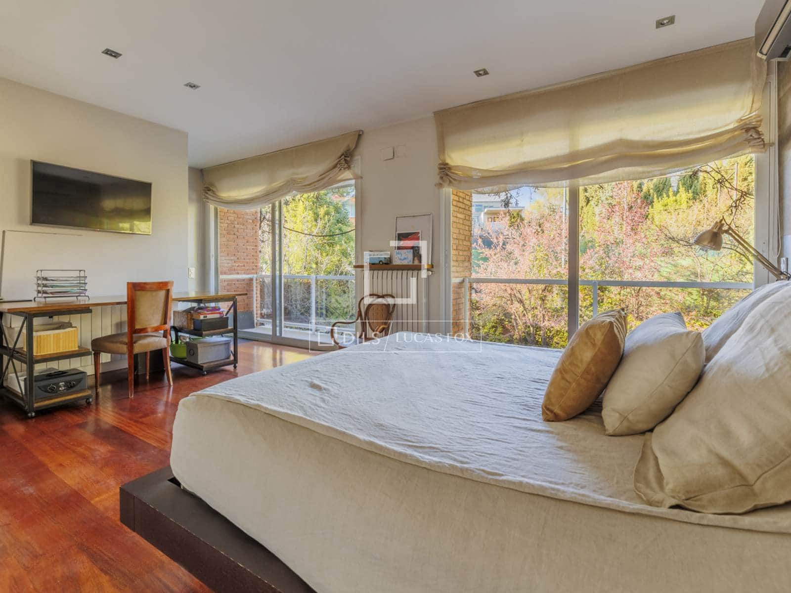 5 bedroom Villa for sale in Madrid city with garage - € 3,700,000 (Ref: 9696626)