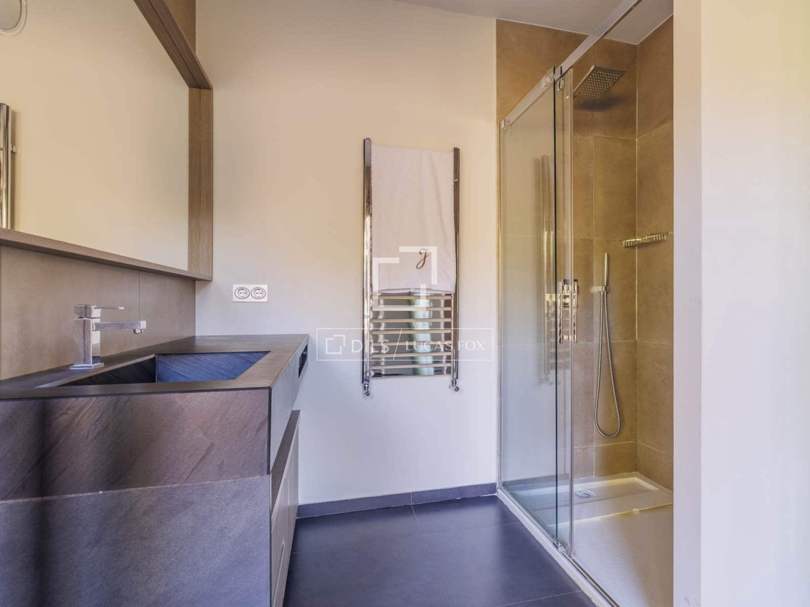 5 bedroom Villa for sale in Madrid city with garage - € 3,700,000 (Ref: 9696626)