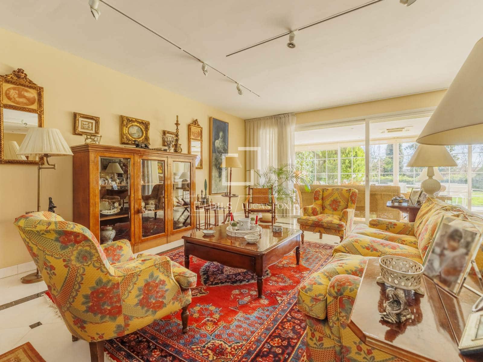 5 bedroom Villa for sale in Madrid city with garage - € 3,700,000 (Ref: 9696626)