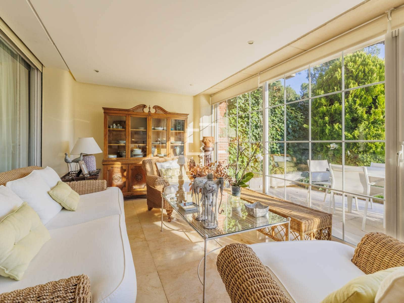 5 bedroom Villa for sale in Madrid city with garage - € 3,700,000 (Ref: 9696626)