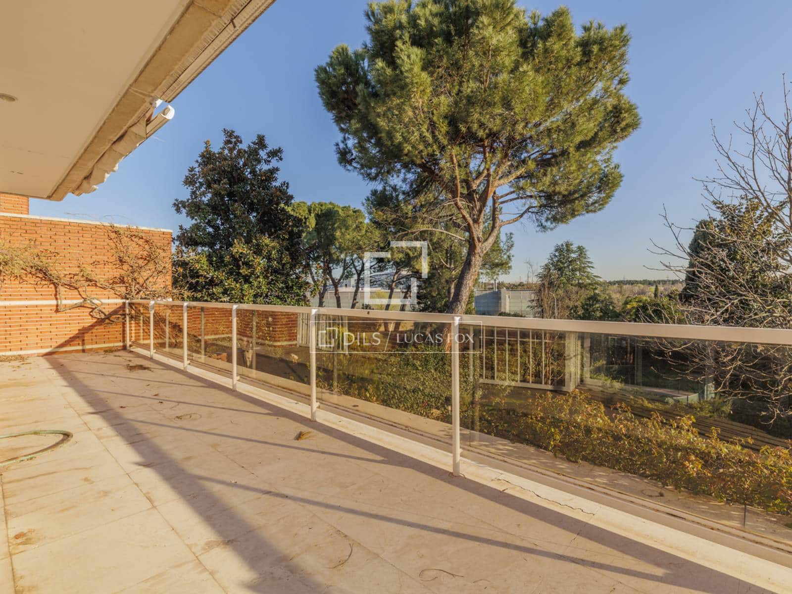 5 bedroom Villa for sale in Madrid city with garage - € 3,700,000 (Ref: 9696626)