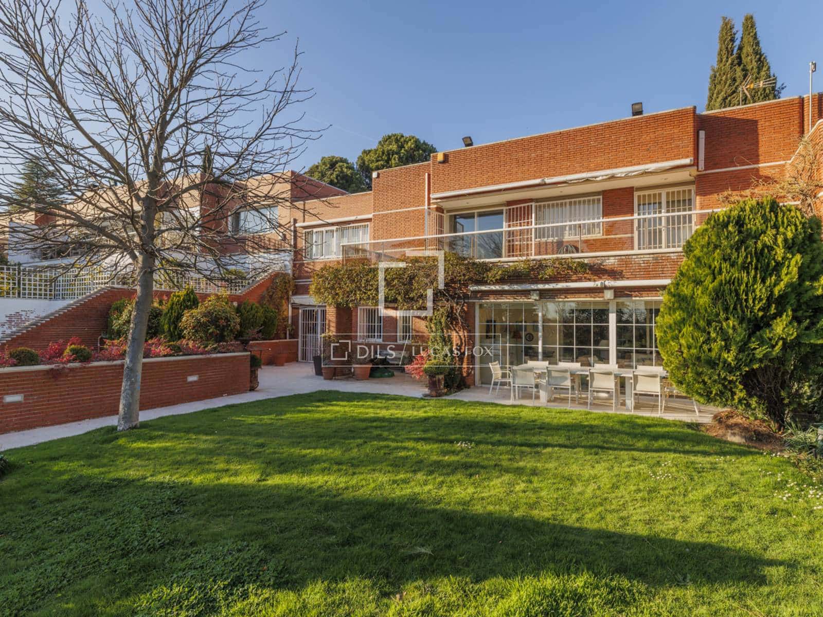 5 bedroom Villa for sale in Madrid city with garage - € 3,700,000 (Ref: 9696626)