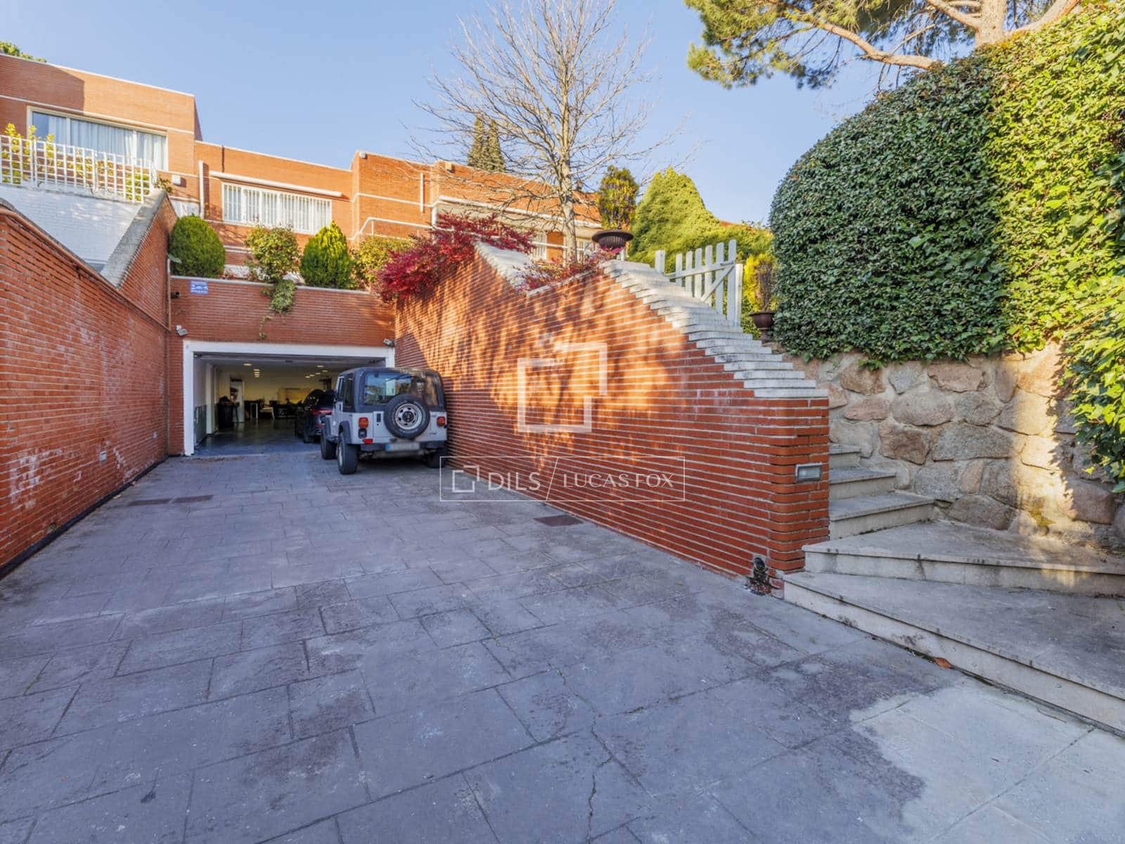 5 bedroom Villa for sale in Madrid city with garage - € 3,700,000 (Ref: 9696626)