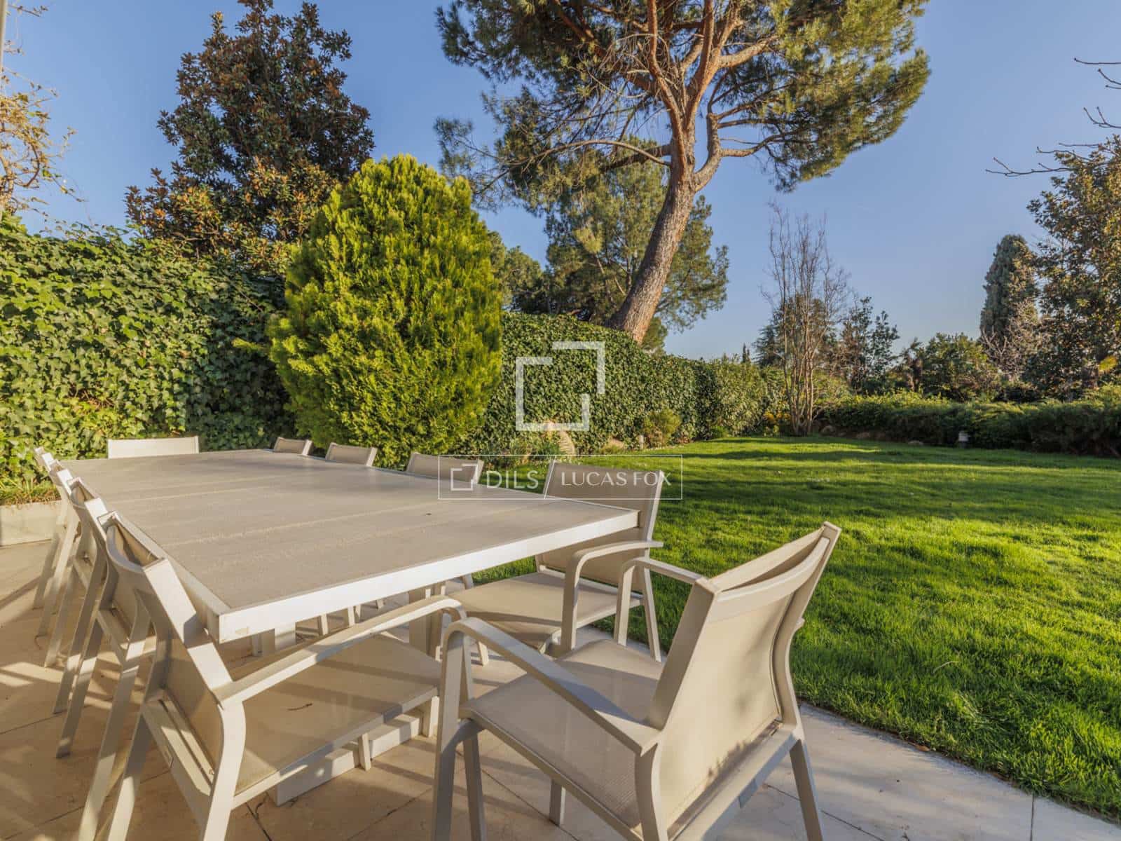 5 bedroom Villa for sale in Madrid city with garage - € 3,700,000 (Ref: 9696626)