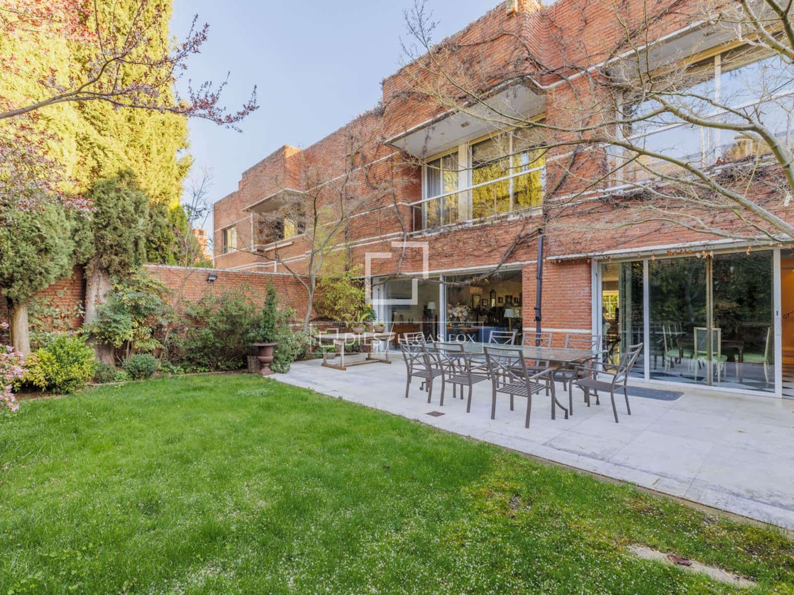 5 bedroom Villa for sale in Madrid city with garage - € 3,700,000 (Ref: 9696626)